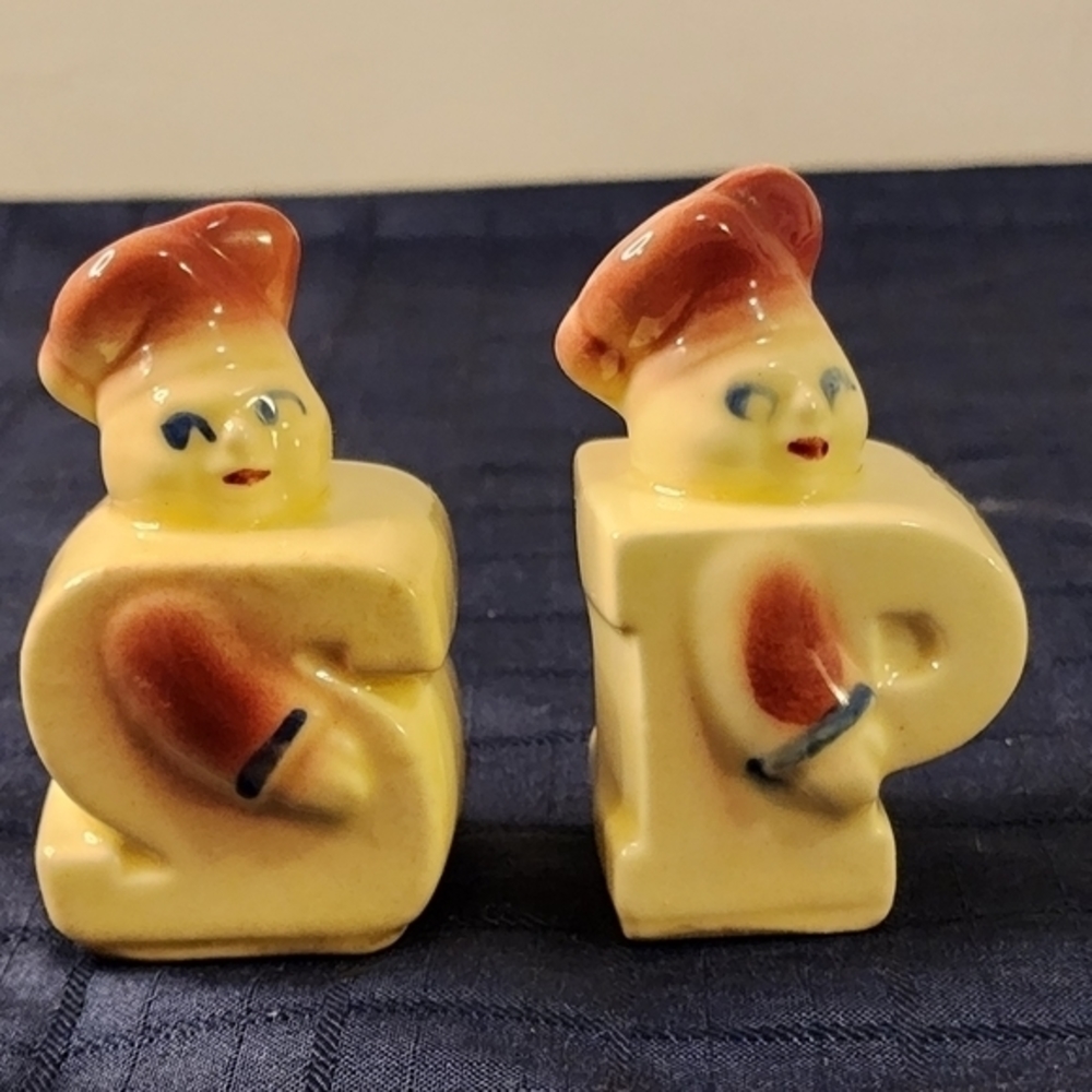 Vintage Shawnee Ceramic S‎ & P Letters Salt and Pepper Shakers